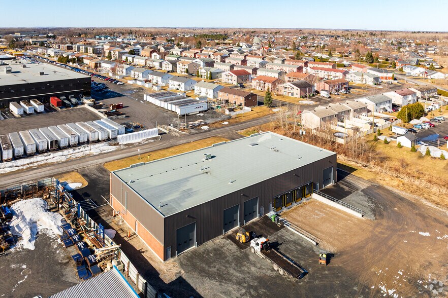 More Photos Of 120 St De L'émissaire, Drummondville Light Manufacturing For Lease