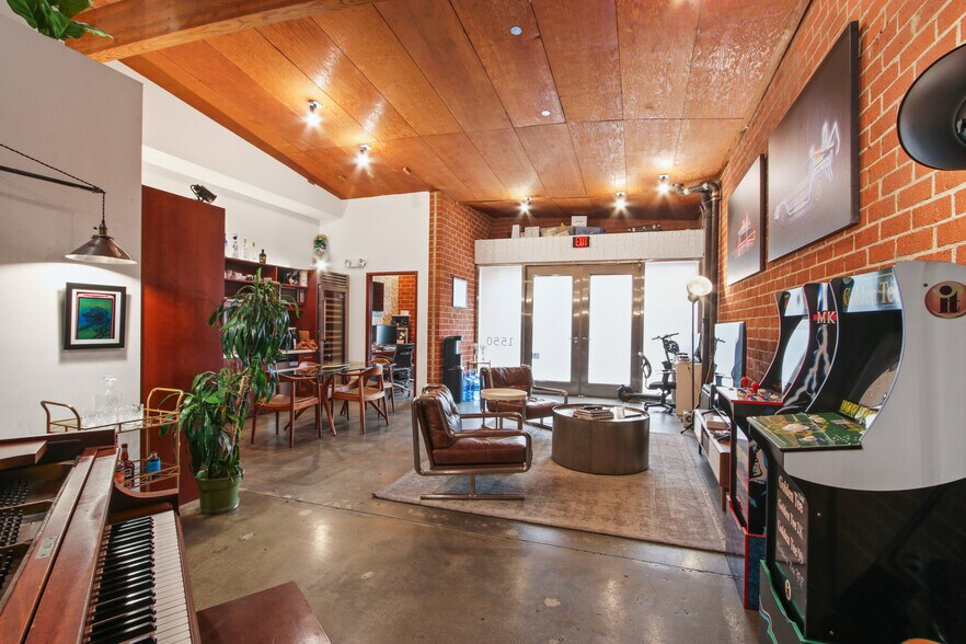 More Photos Of 1548-1550 18th St, Santa Monica Office For Sale