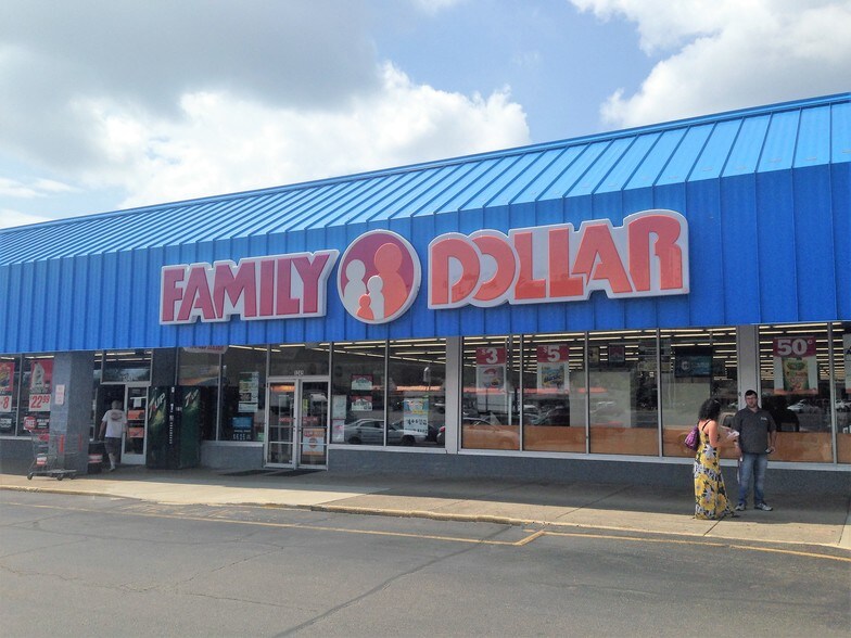 More Photos Of 1185-1259 N Memorial Dr, Lancaster General Retail For Lease