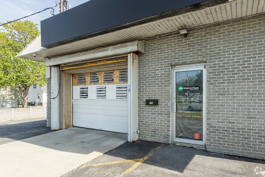More Photos Of 554-558 Av Michel-Jasmin, Dorval Auto Dealership For Sale