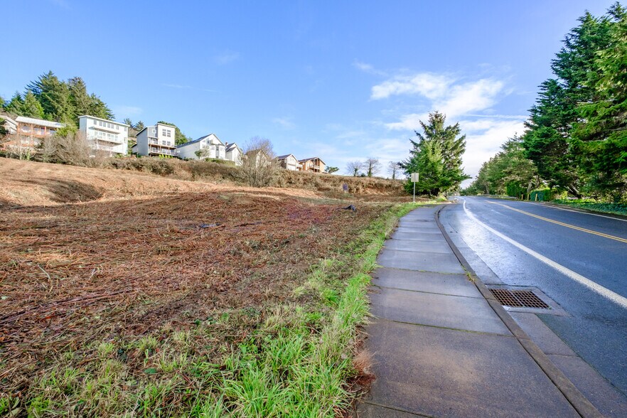 More Photos Of 1005 SE Bay Blvd, Newport Land For Sale