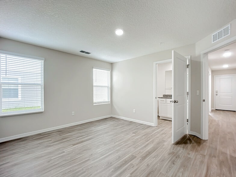 More Photos Of 9556 Hood Rd, Jacksonville Apartments For Sale