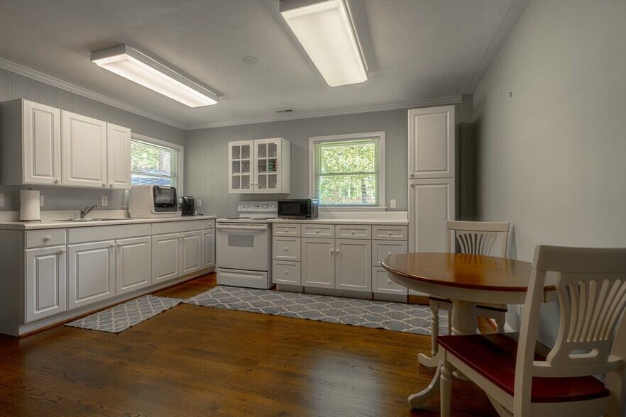 More Photos Of 3042 Brambleton Ave, Roanoke Office Residential For Sale