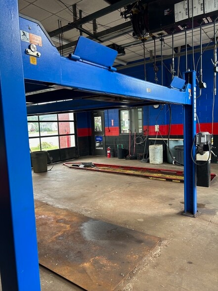 More Photos Of 386 Daniel Webster Hwy, Merrimack Auto Repair For Lease
