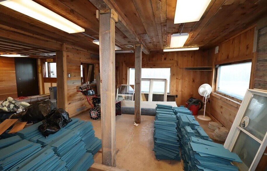 More Photos Of 1819 W Bayfield St, Washburn Freestanding For Sale
