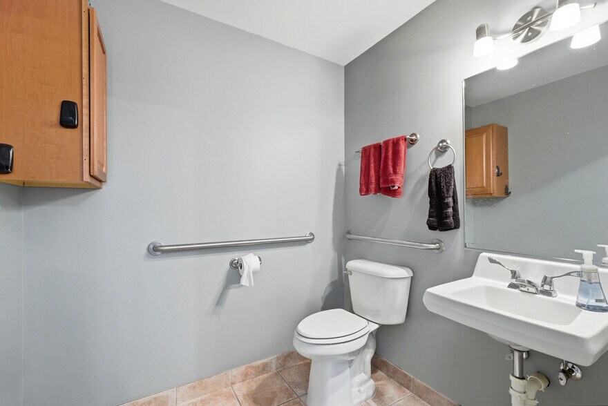 More Photos Of 8265 S Archer Ave, Willow Springs Medical For Sale