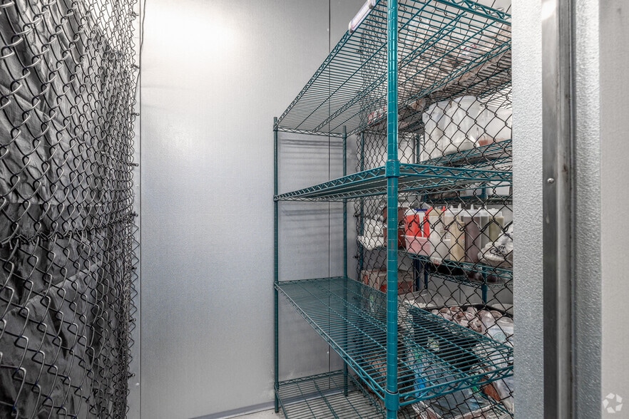 More Photos Of 500 W Summit Ave, Charlotte Food Processing For Lease