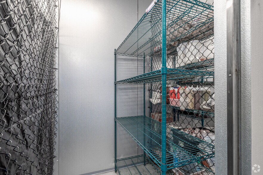 More Photos Of 500 W Summit Ave, Charlotte Food Processing For Lease
