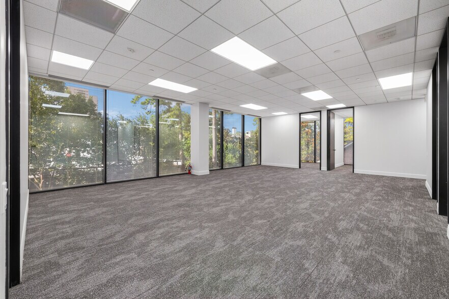 More Photos Of 17 S Briar Hollow Ln, Houston Office Residential For Lease