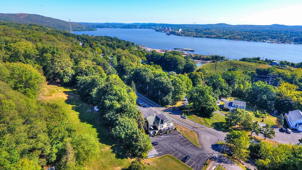 More Photos Of 337 N Liberty Dr, Tomkins Cove Restaurant For Sale