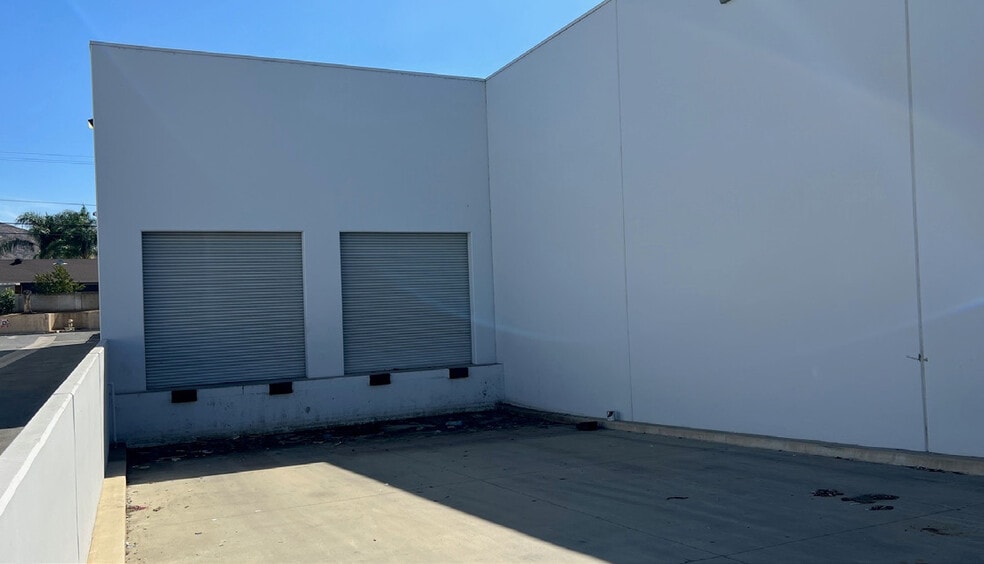 More Photos Of 3755 Lincoln St, Riverside Warehouse For Lease