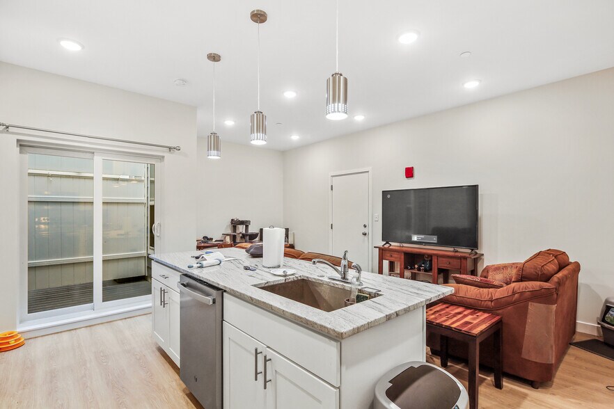 More Photos Of 1707 Eastern Ave, Baltimore Apartments For Lease