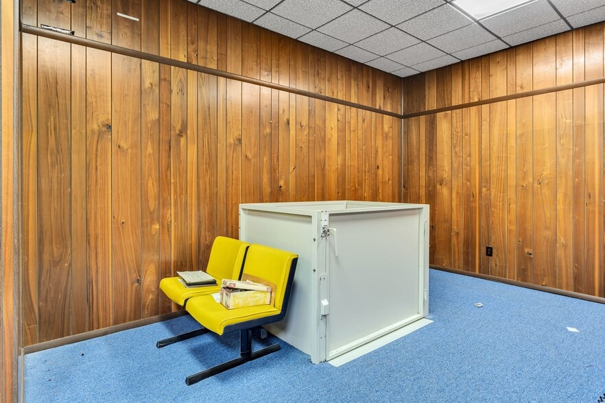 More Photos Of 210 Woodruff St, Madison Specialty For Sale