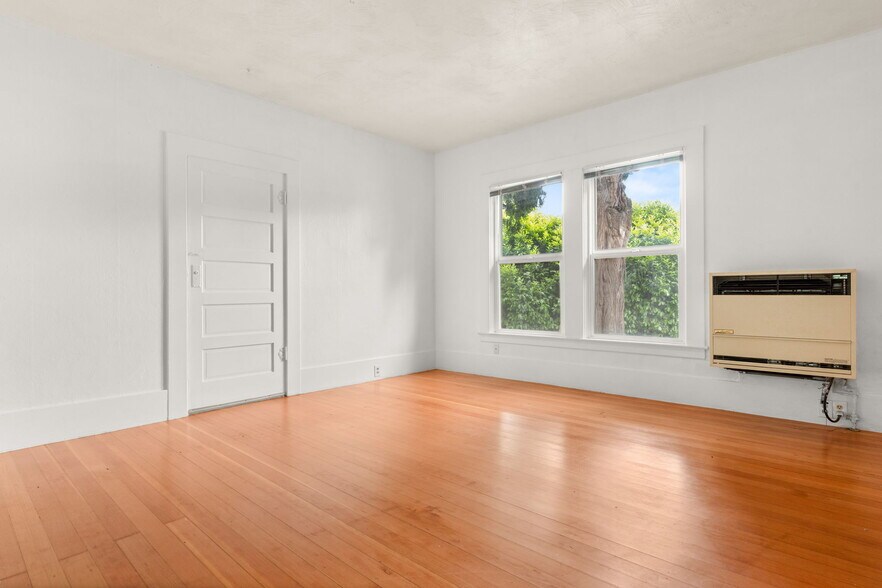 More Photos Of 501 NE 3rd St, Gresham Flex For Lease