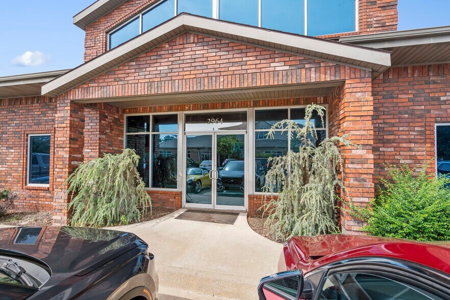 More Photos Of 2964 W Huntsville Ave, Springdale Medical For Lease
