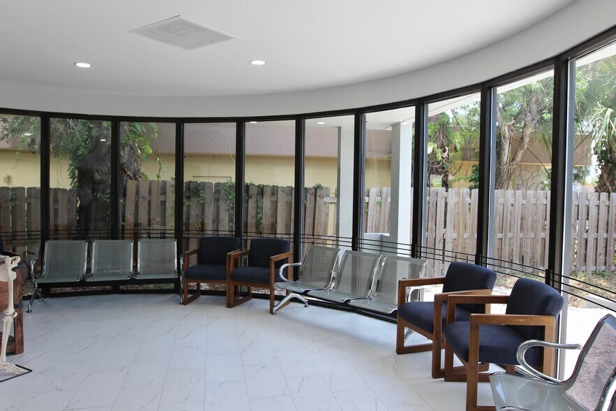 More Photos Of 6711 38th Ave N, Saint Petersburg Medical For Sale