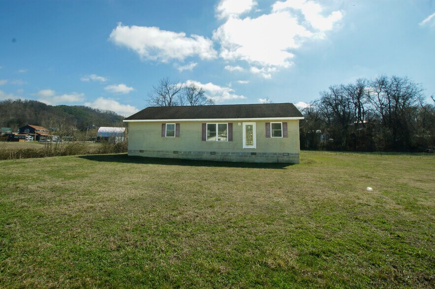 More Photos Of 420 Cherohala Skyway, Tellico Plains General Retail For Sale