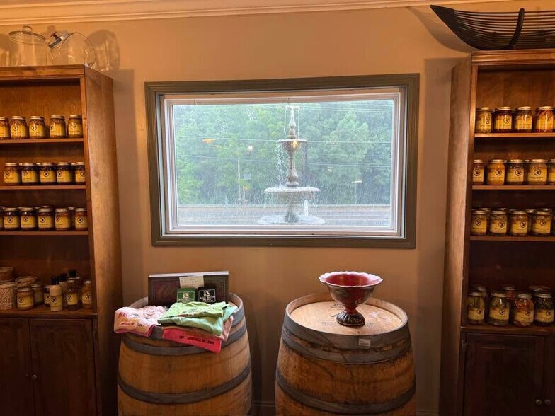 More Photos Of 809 E Greenwood St, Abbeville Restaurant For Sale