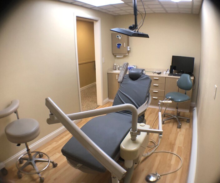 More Photos Of 1013 N Main St, Oshkosh Office For Sale