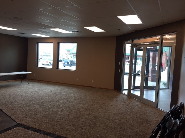 More Photos Of 5601 W Clearwater Ave, Kennewick General Retail For Lease
