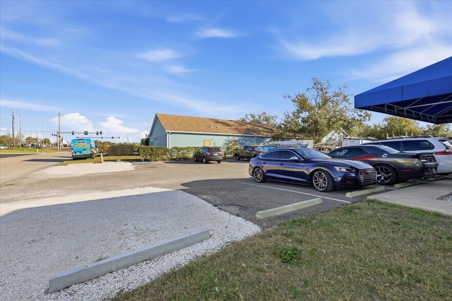 More Photos Of 711 60th St Ct E, Bradenton Light Distribution For Sale