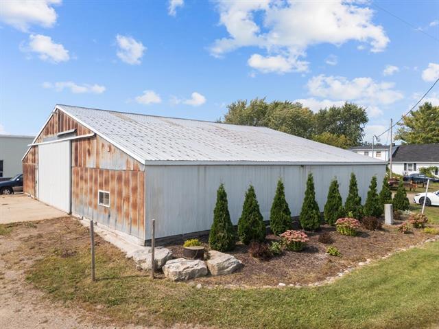 More Photos Of 8889 Oakwood Ave, Neenah Service For Sale