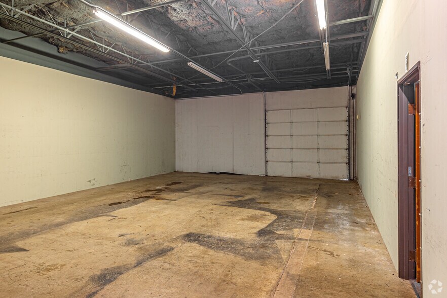 More Photos Of 12200 N Stemmons Fwy, Farmers Branch Unknown For Lease
