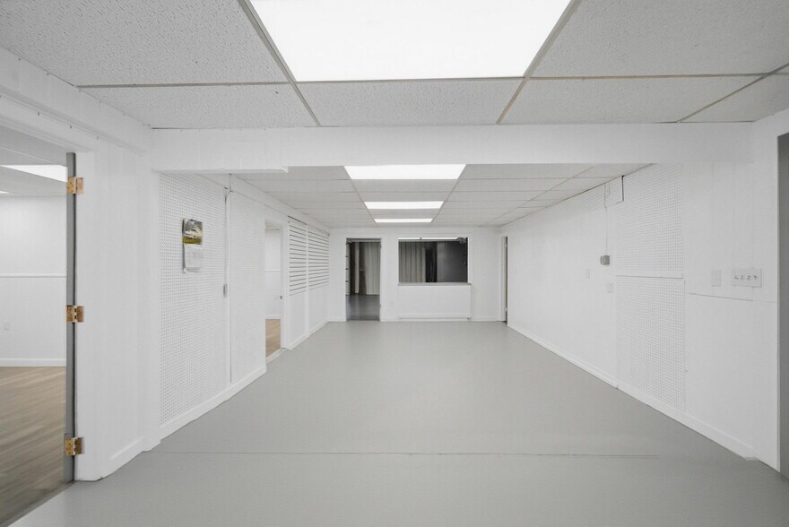 More Photos Of 14 Easthampton Rd, Northampton Warehouse For Lease