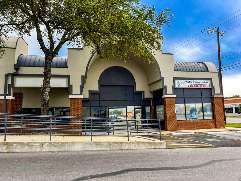 More Photos Of 7530 Bandera Rd, San Antonio Storefront For Lease