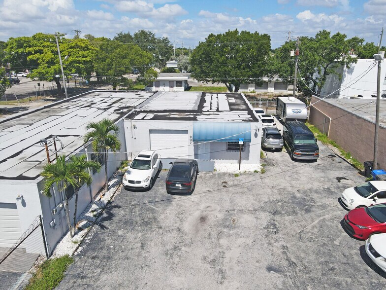 More Photos Of 905 NE 3rd Ave, Fort Lauderdale Light Manufacturing For Sale