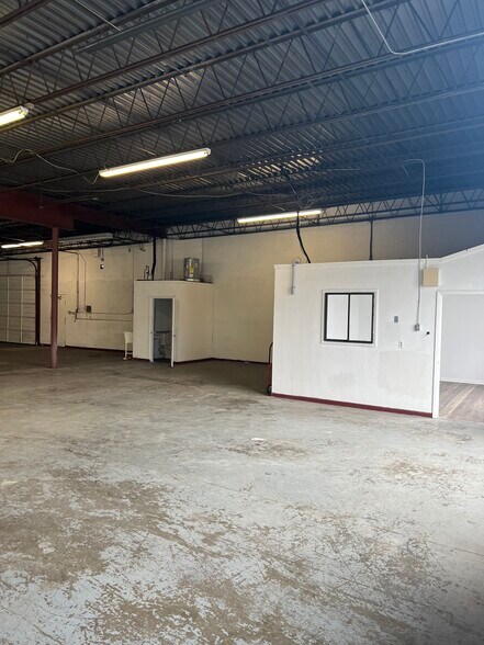 More Photos Of 376 N Witchduck Rd, Virginia Beach Light Manufacturing For Lease