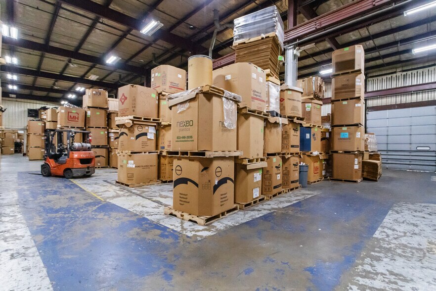 More Photos Of 2317 Washington St, Kokomo Warehouse For Sale