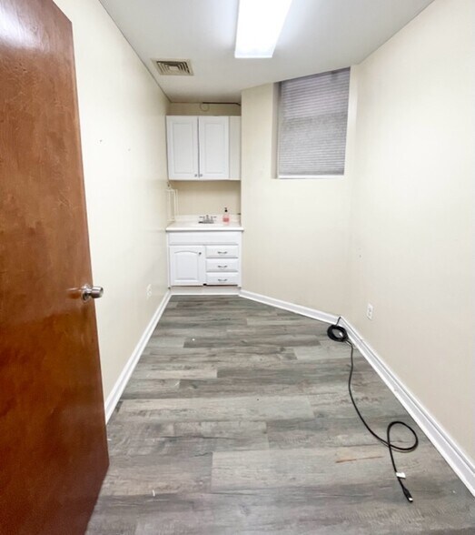 More Photos Of 175 7th Ave, Brooklyn Storefront Retail Residential For Lease