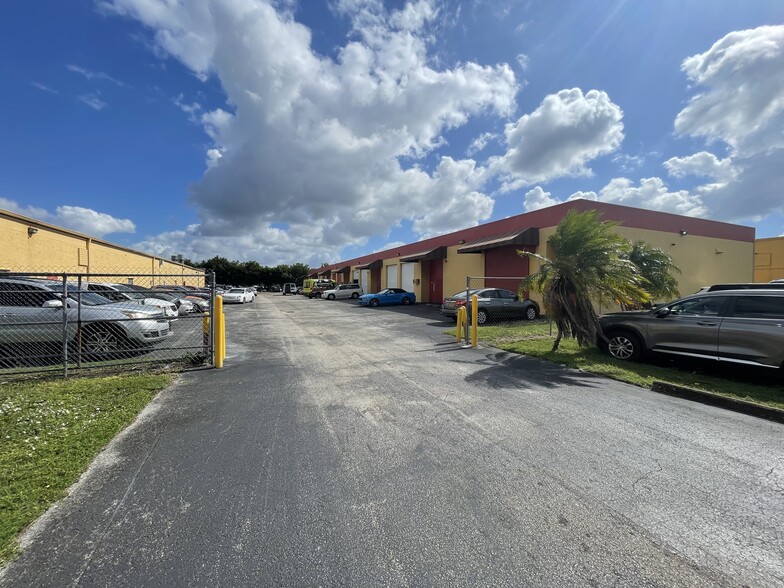 Primary Photo Of 13815-13831 SW 139th Ct, Miami Warehouse For Lease