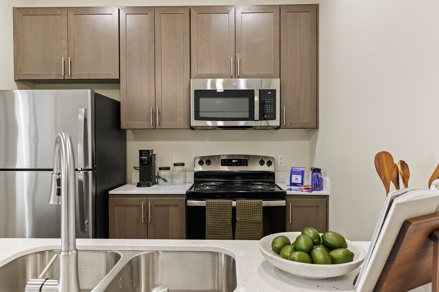 More Photos Of 7011 NE 126th St, Vancouver Apartments For Sale