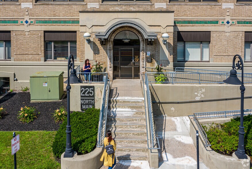 More Photos Of 225 N Main St, Bristol Coworking Space