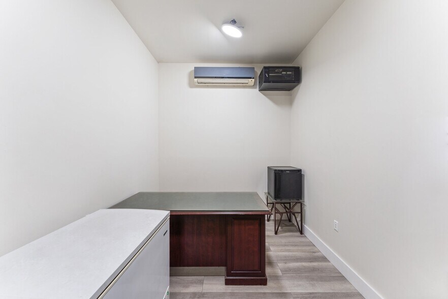 More Photos Of 13816 SW 142nd Ave, Miami Warehouse For Sale