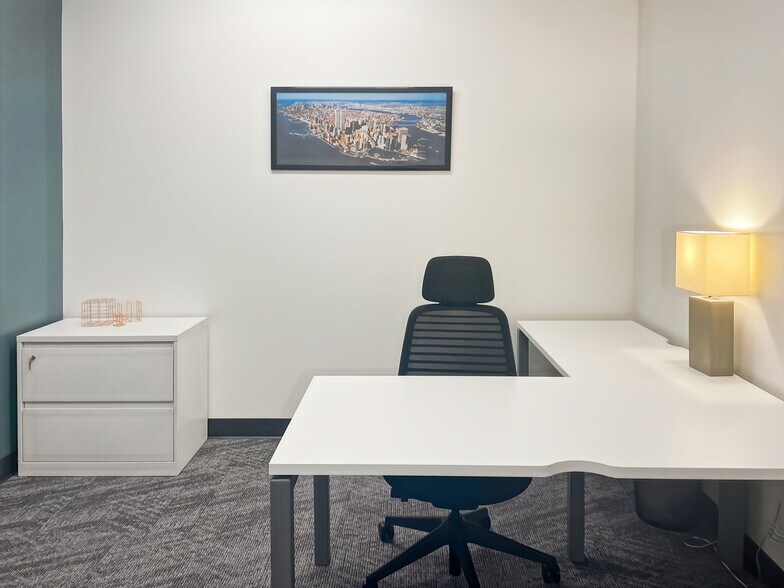 More Photos Of 1790 Hughes Landing Blvd, The Woodlands Coworking Space