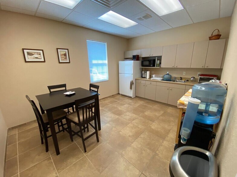 More Photos Of 2010 NE 14th St, Ocala Office For Lease