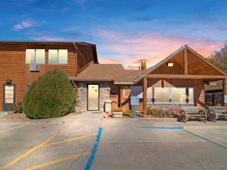More Photos Of 1412 Warm Springs Dr, Dubois Hotel For Sale