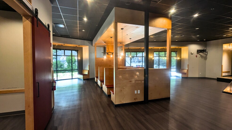 More Photos Of 1285 S College Mall Rd, Bloomington Storefront For Lease