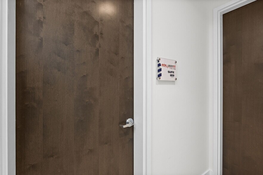 More Photos Of 20200 W Dixie Hwy, Aventura Medical For Sale