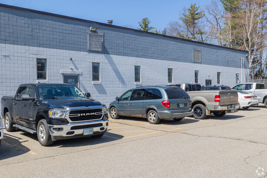 More Photos Of 104 Perimeter Rd, Nashua Industrial For Sale