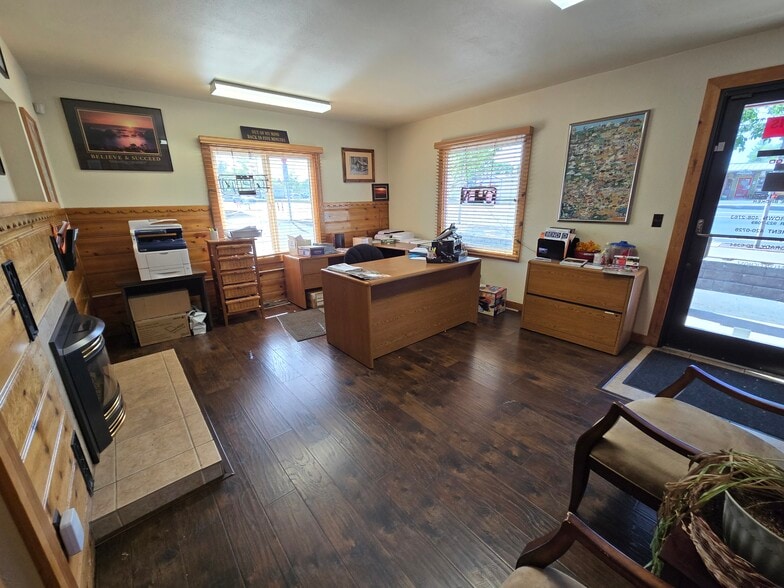 More Photos Of 1427 SW Highland Ave, Redmond Serviced Offices For Sale