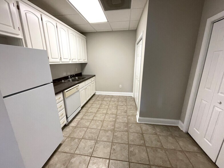 More Photos Of 770 Gaines School Rd, Athens Office For Lease