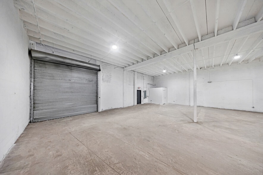 More Photos Of 3916-3920 NW 32nd Ave, Miami Warehouse For Lease
