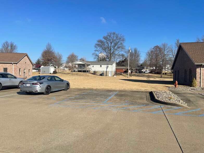 More Photos Of 1308 Brenda Ave, Perryville Office For Lease