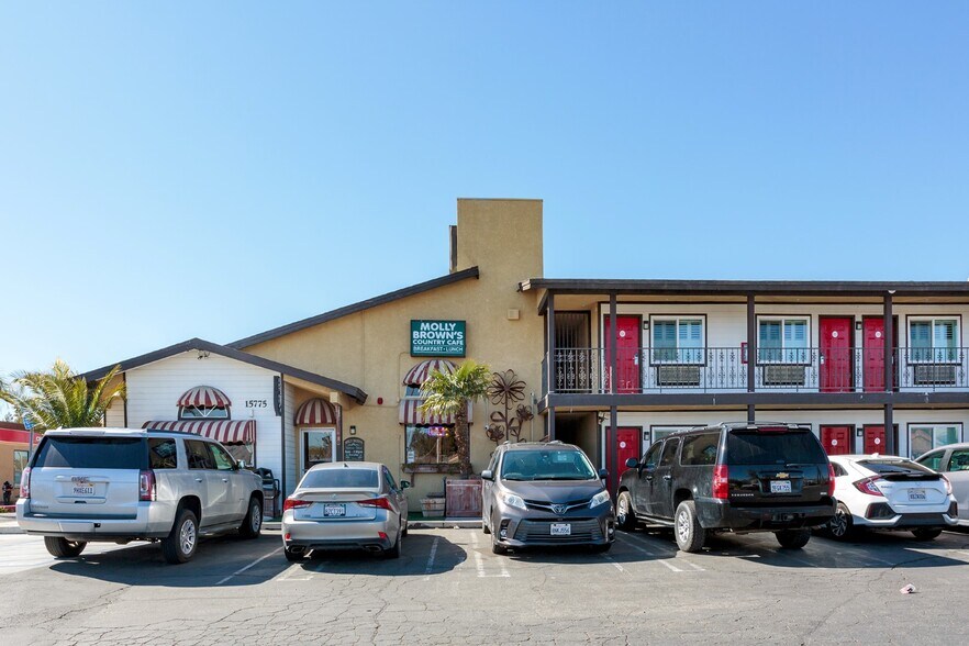 More Photos Of 15765 Mojave Dr, Victorville Hotel For Sale