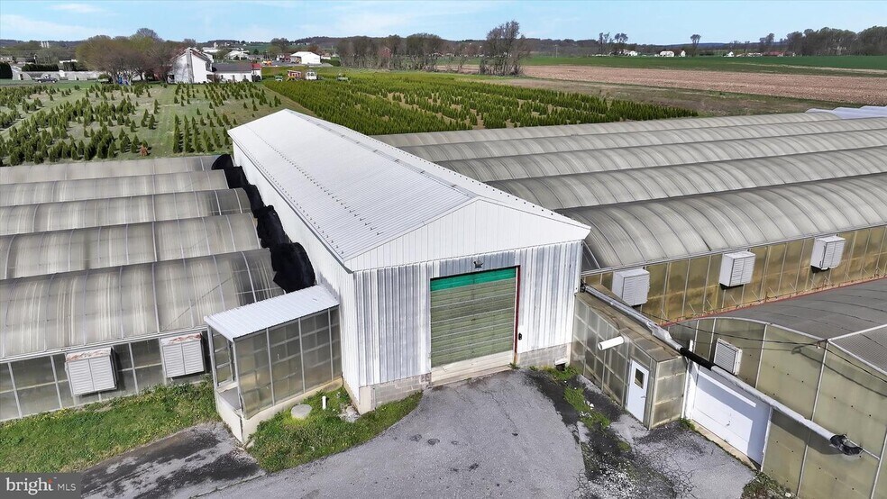 More Photos Of 501 W Washington Ave, Myerstown General Retail For Sale