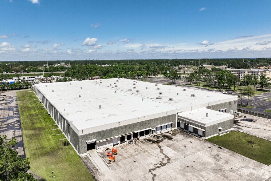 More Photos Of 600 Wells Rd, Orange Park Distribution For Lease